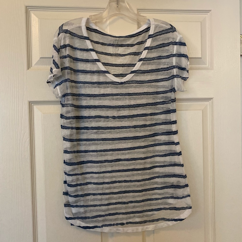 Aerie tee white and blue striped shirt